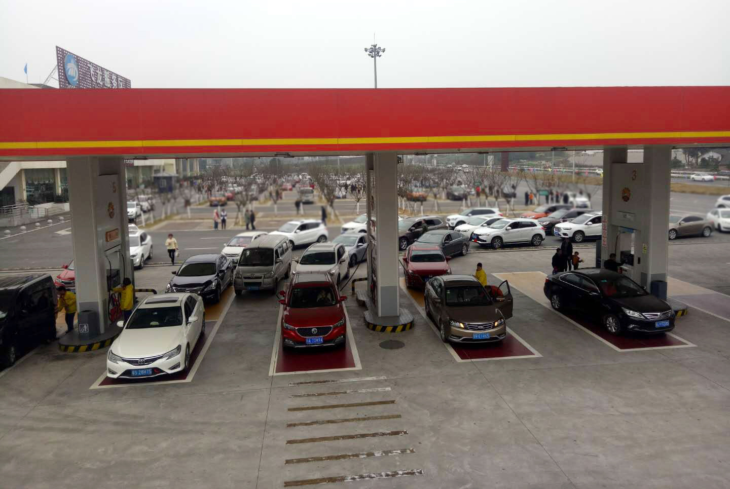 0227-中路公司2018年精準(zhǔn)營(yíng)銷取得新突破2.jpg 0227-中路公司2018年精準(zhǔn)營(yíng)銷取得新突破2.jpg