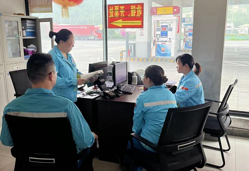 中路能源公司汪洋加油站開展“勞動(dòng)美 講崗位故事”活動(dòng).png 中路能源公司汪洋加油站開展“勞動(dòng)美 講崗位故事”活動(dòng).png